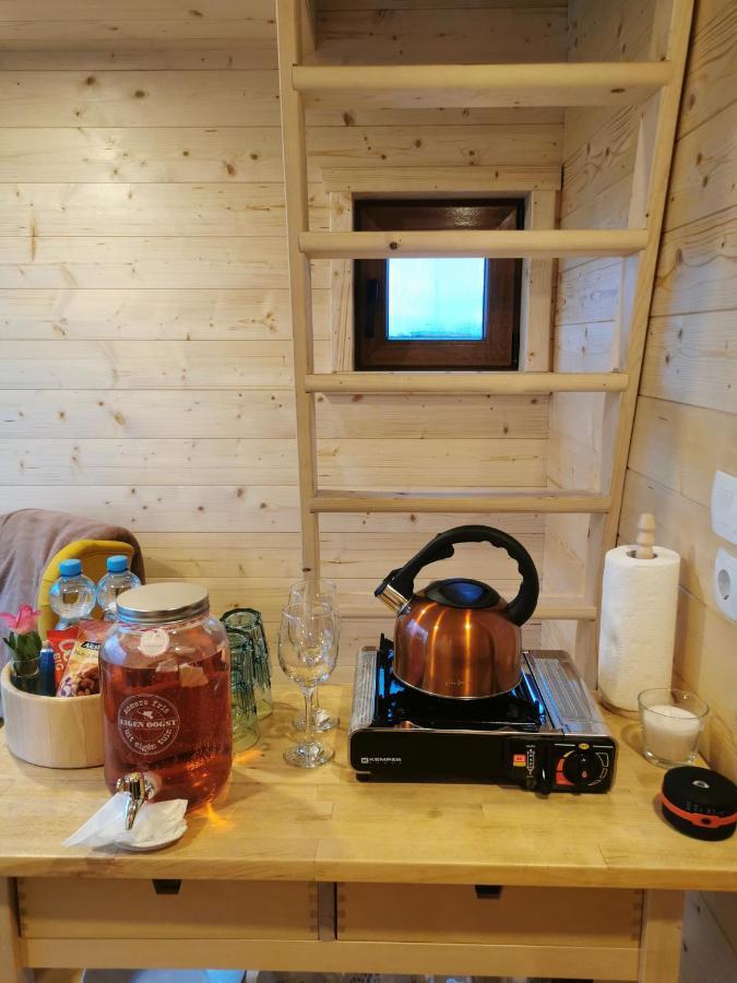 Treehome Tinyhouse Střítež Exteriör bild