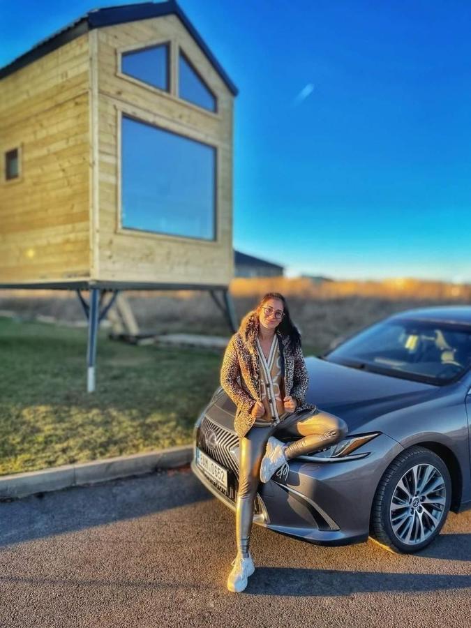Treehome Tinyhouse Střítež Exteriör bild