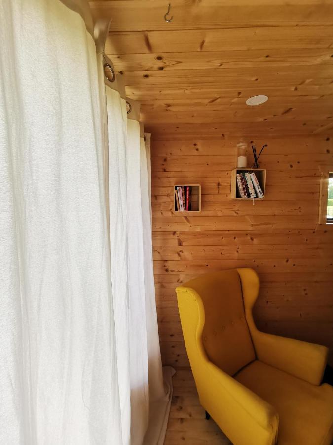 Treehome Tinyhouse Střítež Exteriör bild
